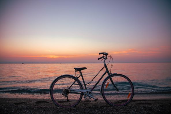 vélo coucher de soleil